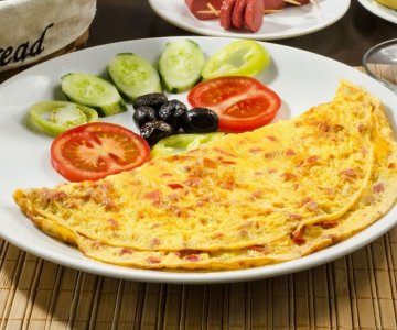 SUCUKLU OMLET